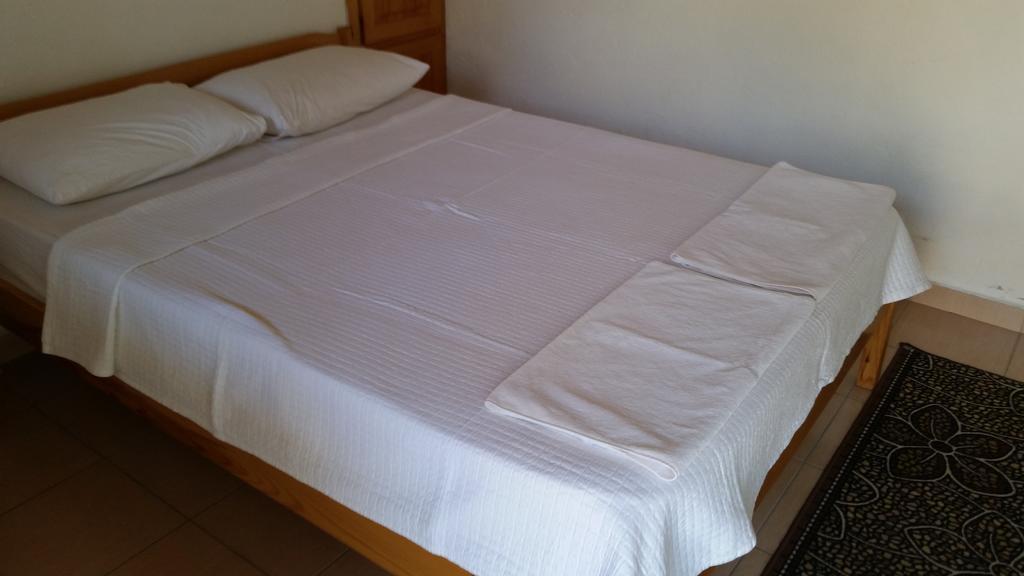 ファラリア George House Bed & Breakfast エクステリア 写真
